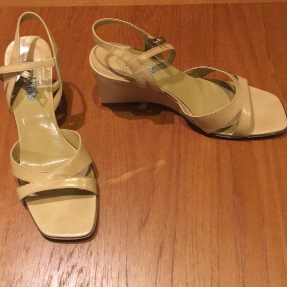 Nickels Tan Ankle Strap Wedge Sandals size 8 - Picture 2 of 4